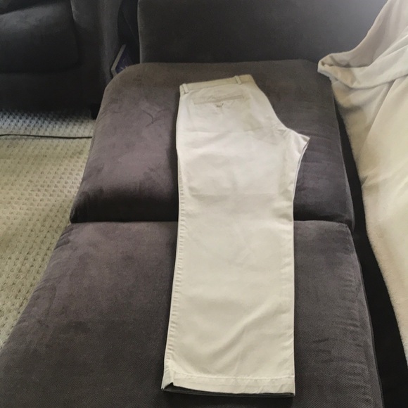 GAP Men’s Relaxed Fit Khakis - Picture 5 of 5